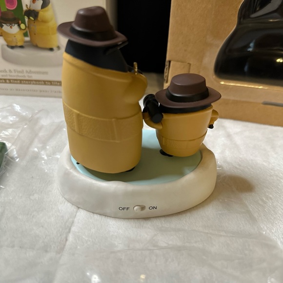 Hallmark Keepsake “Where’s Santa’s Stuff?” Interactive Ornament & Storybook Set - Picture 8 of 11